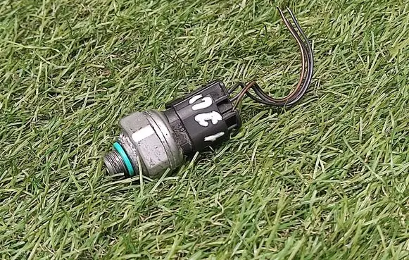 BMW 3 F30 F35 F31 Air conditioning (A/C) pressure sensor 9181464