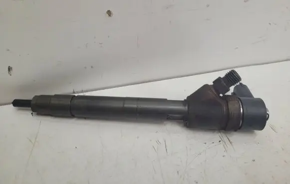 KIA Sportage Fuel injector 338002F300
