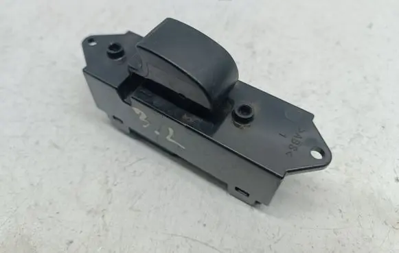 Mitsubishi Lancer VIII Electric window control switch 8608A067 31X7D1 C8DD610M