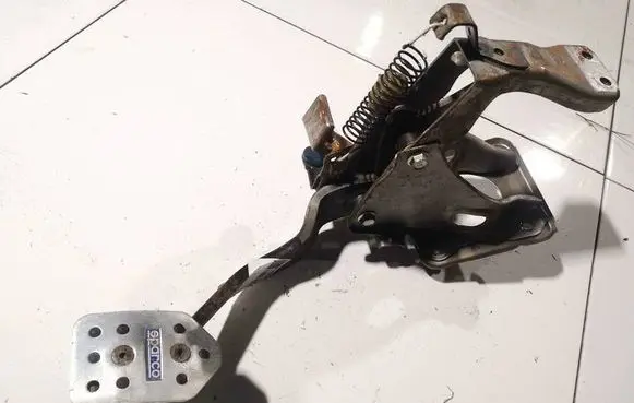 Toyota Previa (XR30, XR40) II Brake pedal 