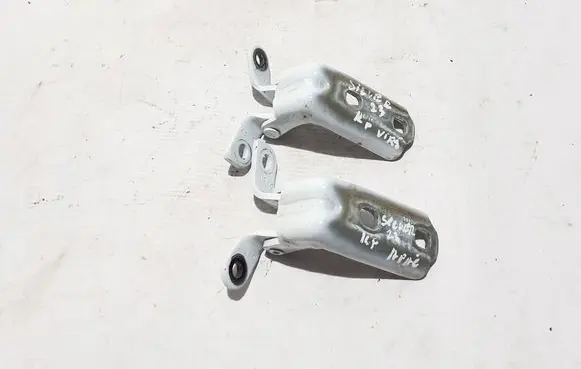 Chevrolet Silverado Front door upper hinge 13581571
