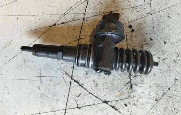 Volkswagen Sharan Fuel injector 038130073AK
