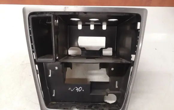 Volvo V50 Radio/GPS head unit trim 30722446 3865