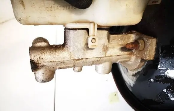 Master brake cylinder
