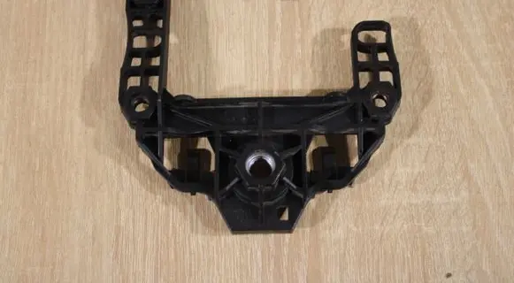 Front bumper mounting bracket