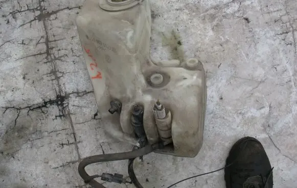 Mercedes-Benz S W220 Lamp washer fluid tank 2208690020