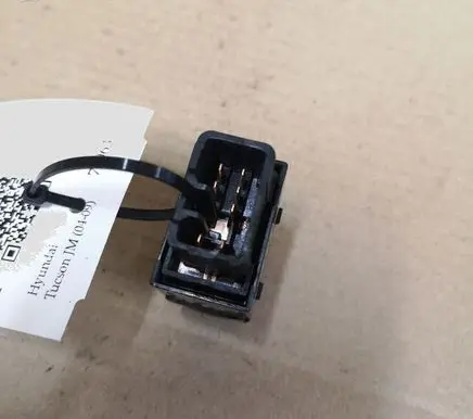 Hyundai Tucson JM Electric window control switch