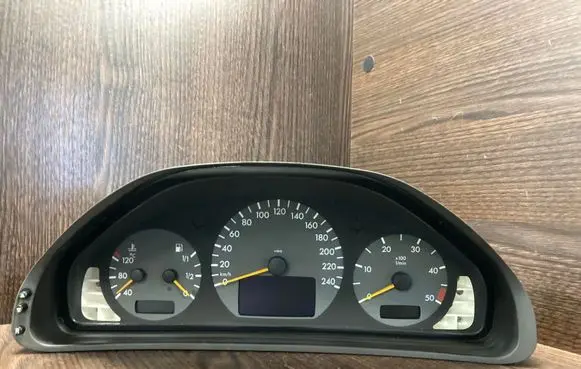 Mercedes-Benz C W203 Speedometer (instrument cluster) 2105406048 A2105406048 110008915