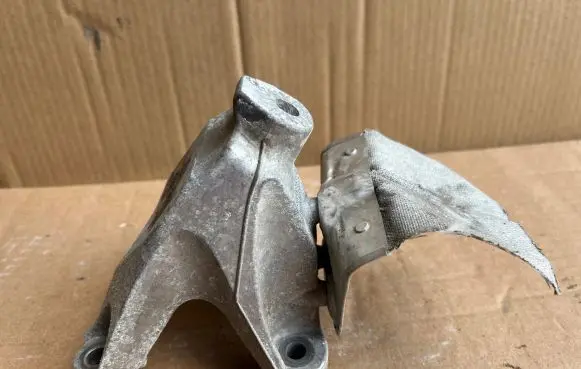 Audi A4 S4 B9 Engine mounting bracket 8W0199307H