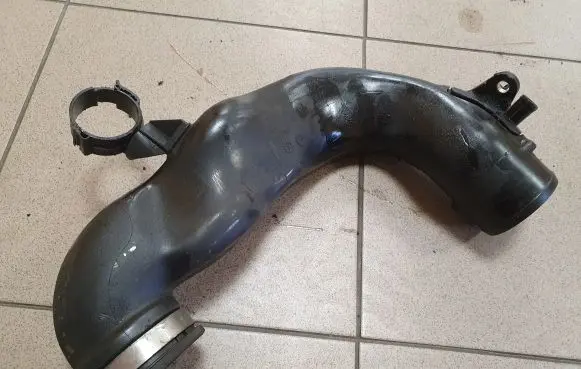 Opel Astra J Air intake duct part