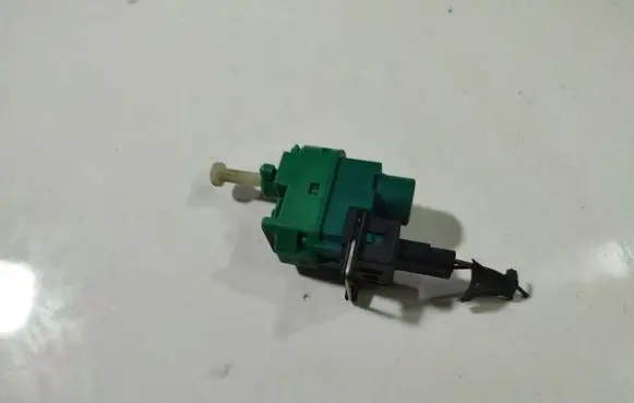 Jaguar X-Type Brake pedal sensor switch 