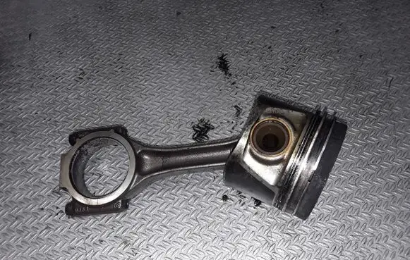 Volkswagen Touran I Piston with connecting rod 038J W64