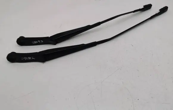 Audi Q2 - Front wiper blade arm 81C955408 81C955407