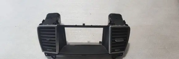 Mercedes-Benz GL X166 Dash center air vent grill A1668300854