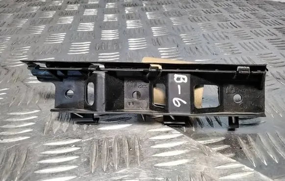 Volkswagen PASSAT B6 Front bumper mounting bracket F807184