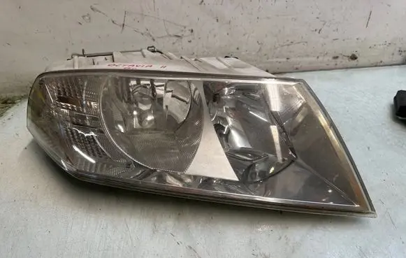 Skoda Octavia Mk2 (1Z) Headlight/headlamp 1Z1941010
