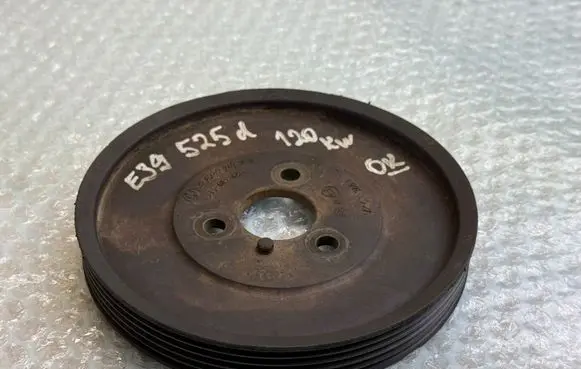 BMW 5 E39 Power steering pump pulley 32422247046 2247046 1928100271