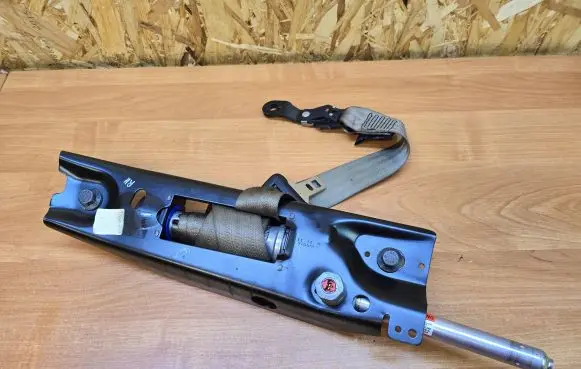 Volvo S80 Front seatbelt