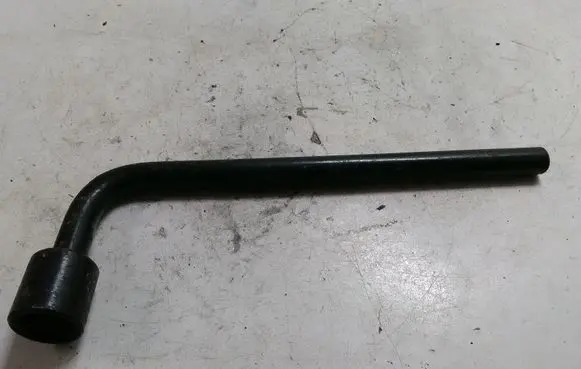 Renault Laguna II Wheel nut wrench 8200002315A