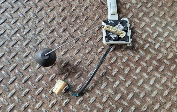 Porsche Cayenne (9PA) Fuel level sensor 7L0919673F