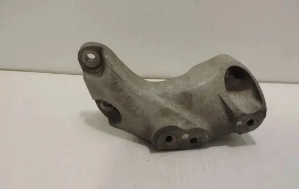 Opel Zafira C Gearbox mounting bracket 13248573