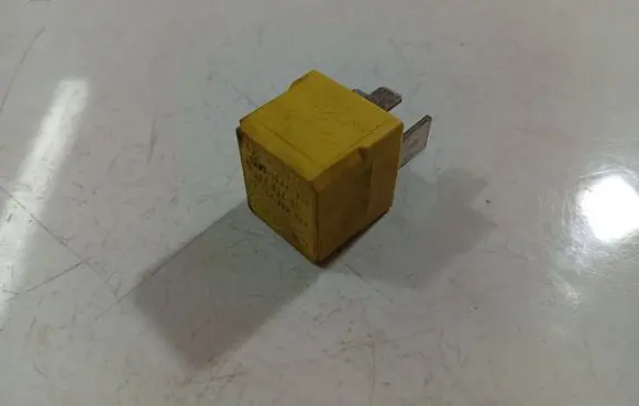 Opel Zafira B Other relay 90226846