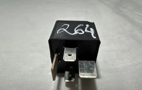 Seat Toledo II (1M) Other relay 7M0951253A V23136J6X45