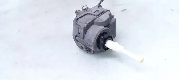 Volkswagen PASSAT B4 Headlight level adjustment motor 3A0941295