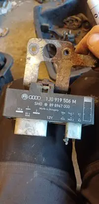 Skoda Fabia Mk2 (5J) Coolant fan relay 1J0919506M 898967000