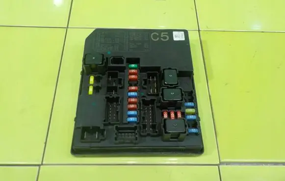 Nissan Juke I F15 Fuse box set 284B71KA0D 17AB201