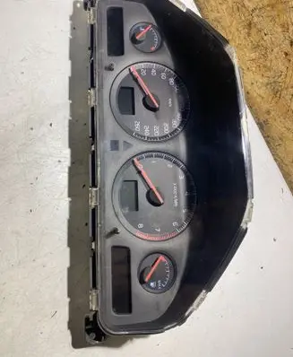 Volvo S60 Speedometer (instrument cluster) 9499668