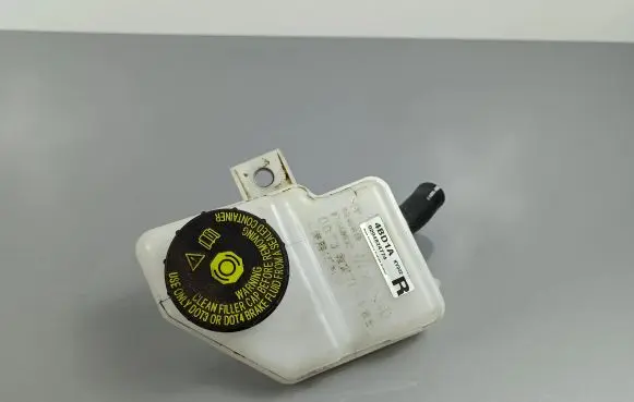Nissan X-Trail T32 Brake fluid reservoir 0204824774