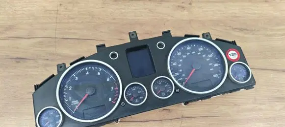 Volkswagen Touareg I Speedometer (instrument cluster) 7L6920970D