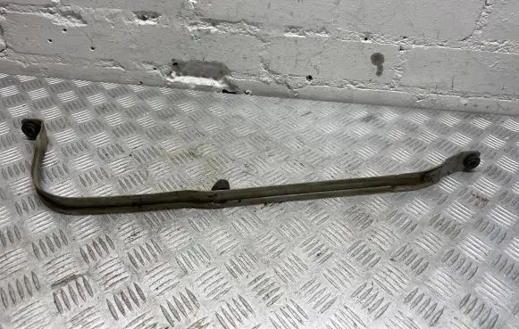 Fuel tank mounting bracket