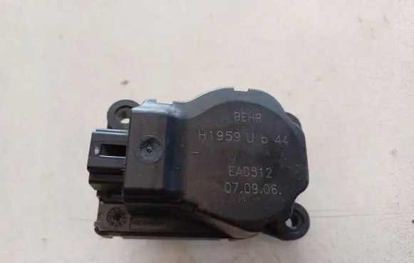 Citroen C4 I A/C air flow flap actuator/motor H1959UB44 EAD512