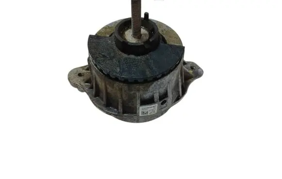Mercedes-Benz C W205 Engine mount bracket A2052406617