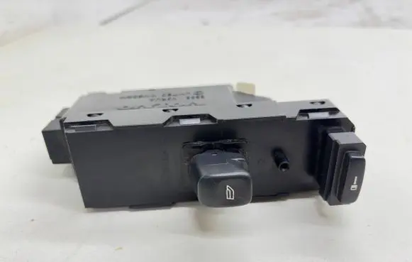 Volvo V70 Electric window control switch 30737519