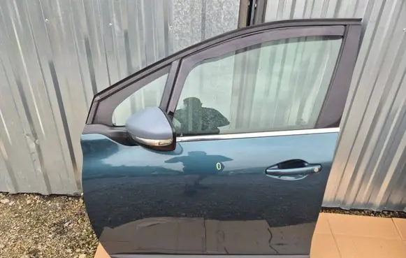 Peugeot 2008 I Front door 