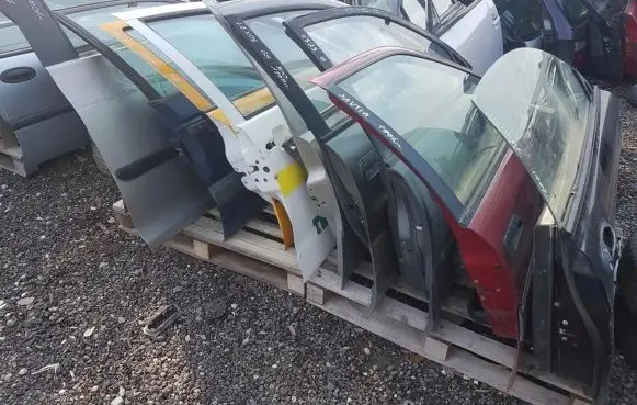 Peugeot 1007 Front door