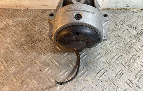 Porsche Macan (95B) Engine mount bracket 8R0199381