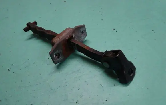 Suzuki Grand Vitara II Rear door check strap stopper 