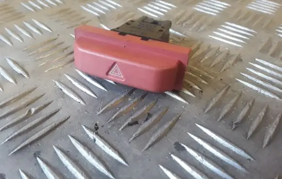 Nissan X-Trail T30 Hazard light switch NILES06016