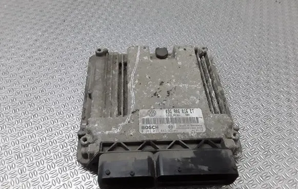 Volkswagen Golf V Engine control unit/module 03G906016ET 0281011843