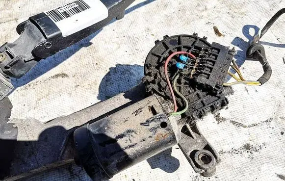 Mercedes-Benz CLK A208 C208 Wiper motor 0390241420