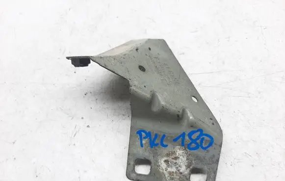 Seat Leon (5F) Fender mounting bracket 5F0821184A