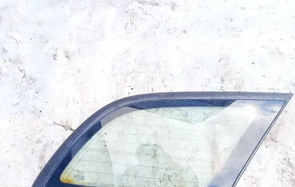 Toyota Avensis T250 Rear side window AS2