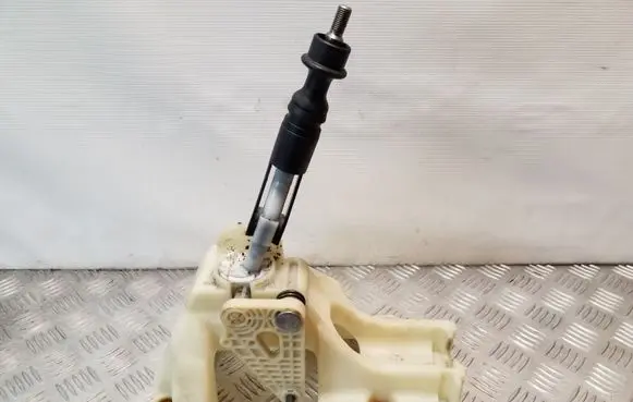 Hyundai ix35 Gear shifter/selector 437002Y700