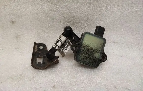 Rear air suspension level height sensor