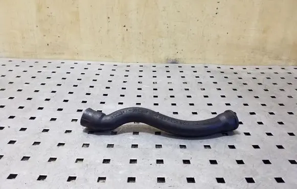 Volkswagen PASSAT B4 Breather/breather pipe/hose 028103493S