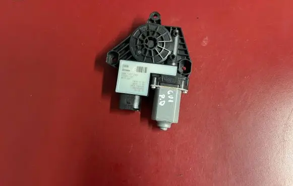 BMW X3 G01 Front door window regulator motor 7457249